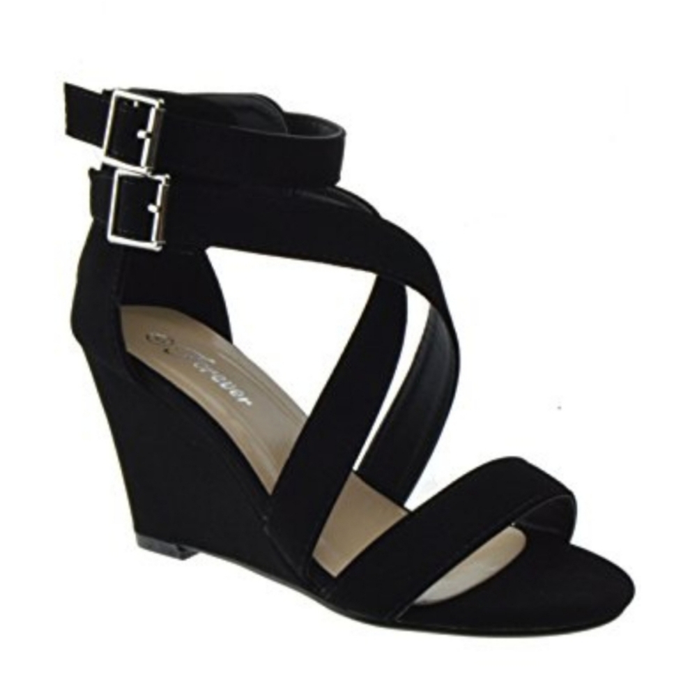 🖤 Strappy Black open toe platform wedges🖤